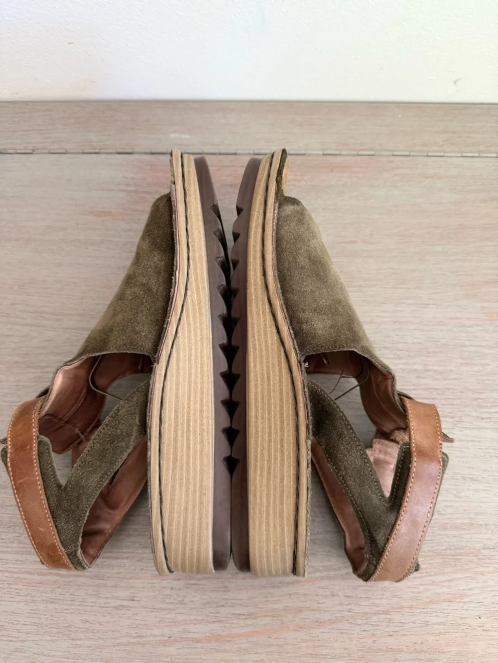 Naot Verbena Olive Suede Leather Boho Sandals EU 39  US 8 Euro Comfort Earthy